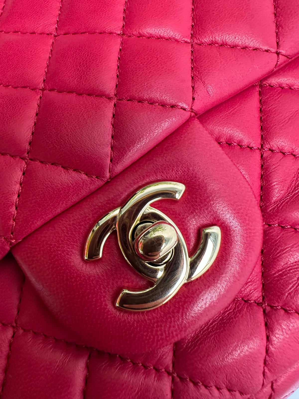 Chanel - Classic Flap Medium - Leather - Red - (medium)