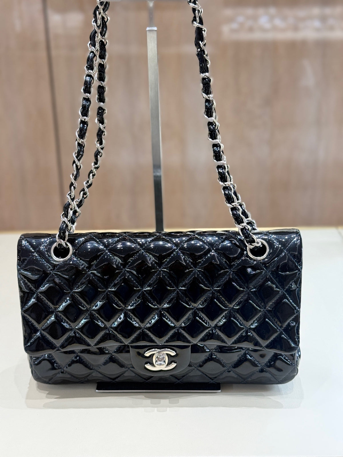 Chanel - Classic Flap Medium - Patent leather - Black - (Medium)