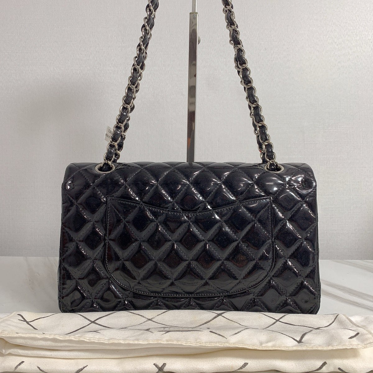 Chanel - Classic Flap Medium - Patent leather - Black - (medium)