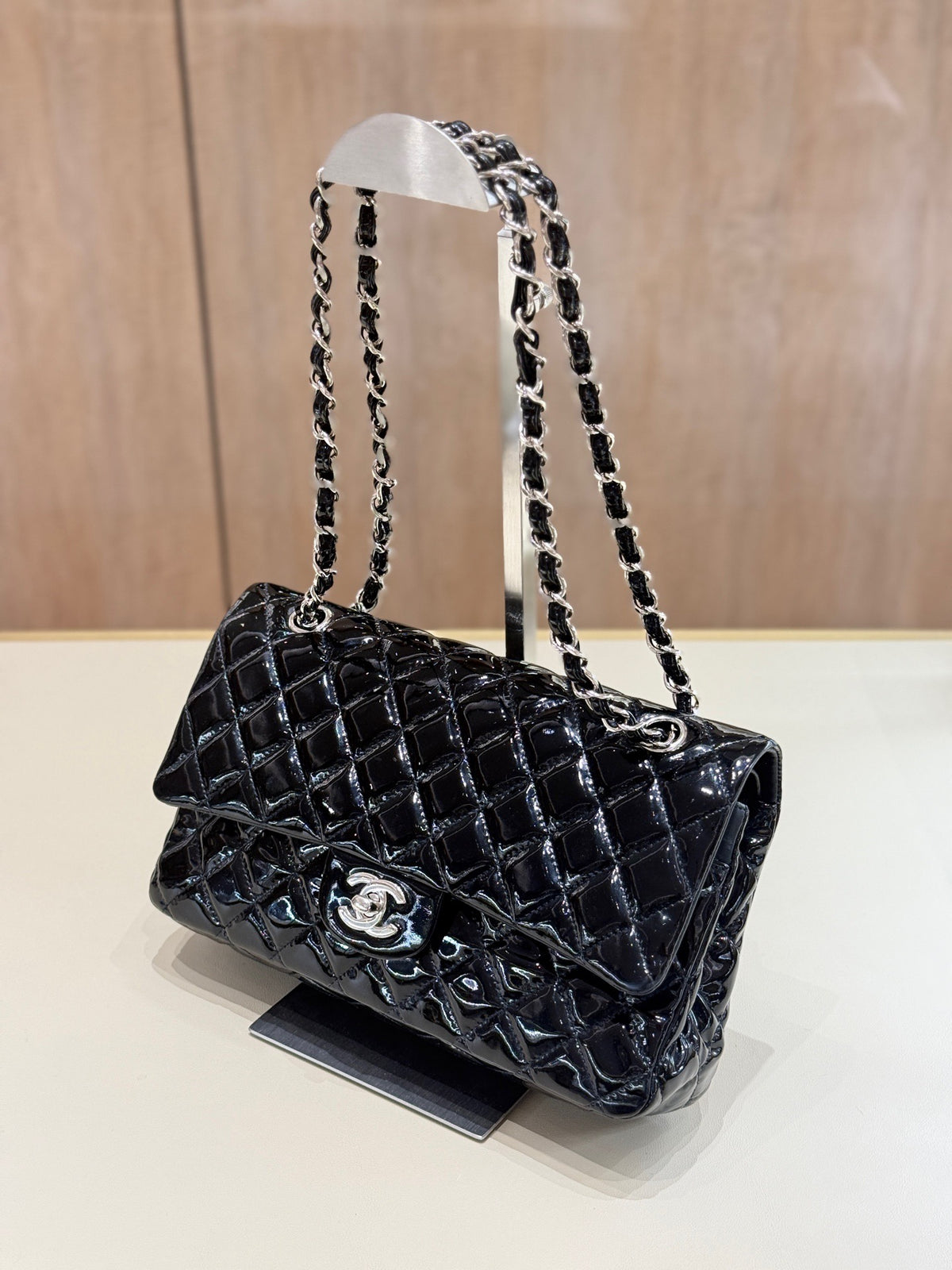 Chanel - Classic Flap Medium - Patent leather - Black - (Medium)