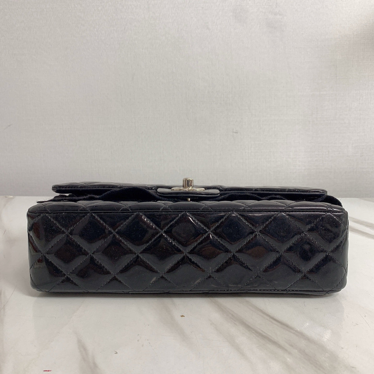 Chanel - Classic Flap Medium - Patent leather - Black - (medium)