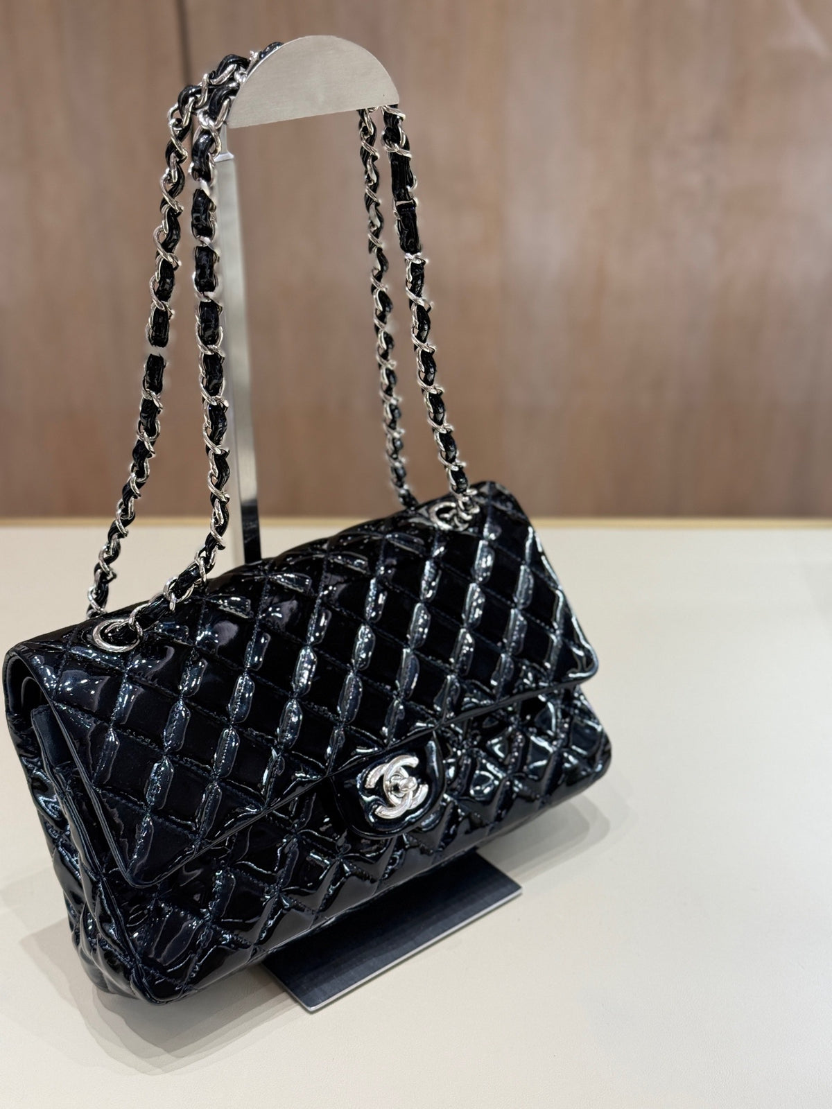 Chanel - Classic Flap Medium - Patent leather - Black - (Medium)