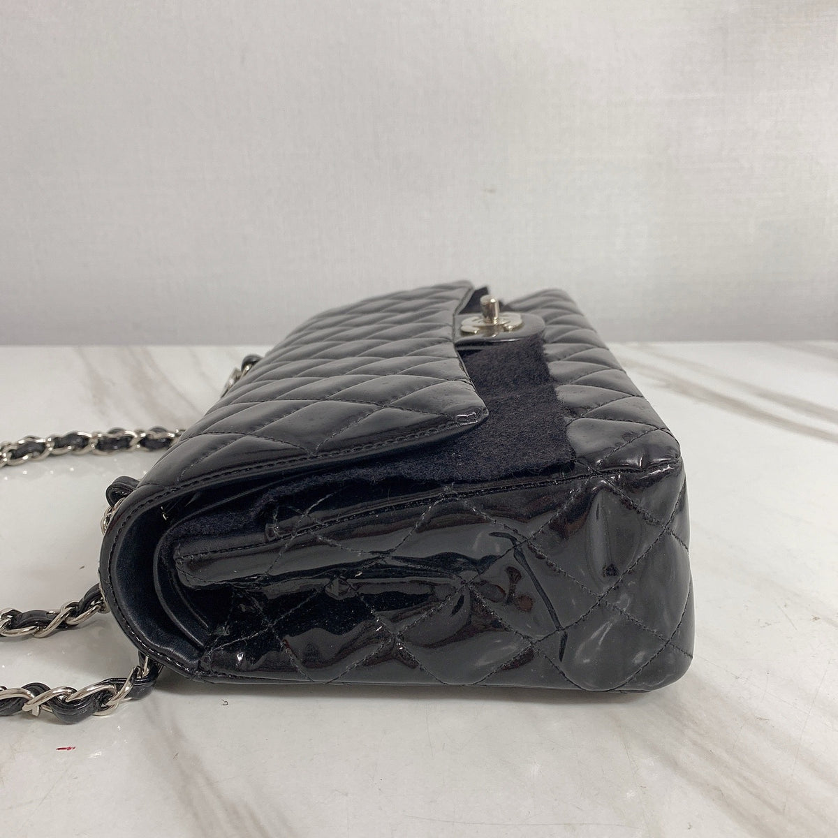 Chanel - Classic Flap Medium - Patent leather - Black - (medium)