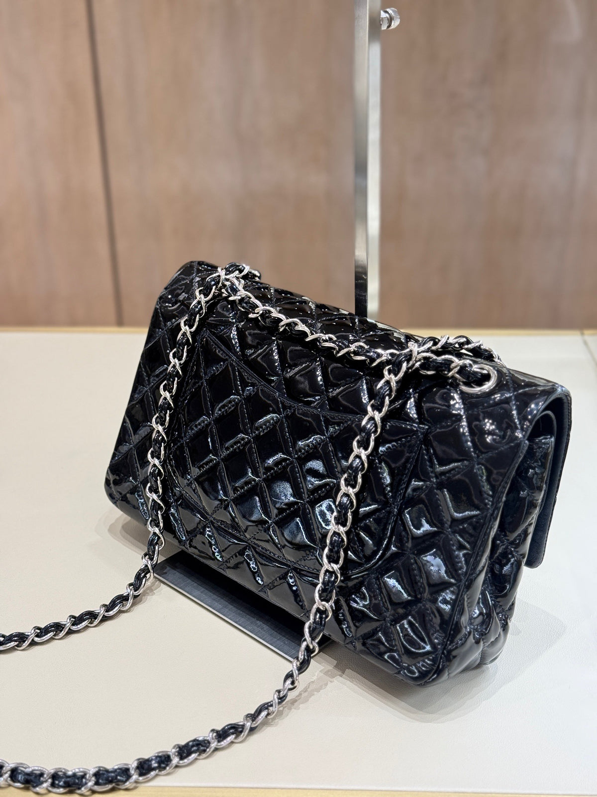 Chanel - Classic Flap Medium - Patent leather - Black - (Medium)