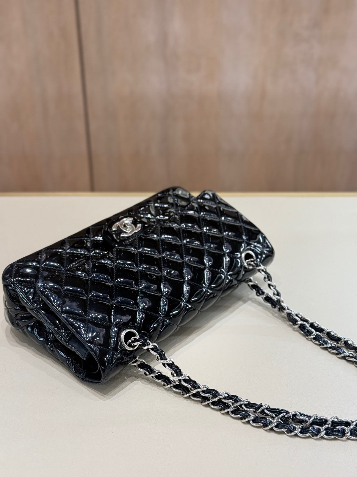 Chanel - Classic Flap Medium - Patent leather - Black - (Medium)