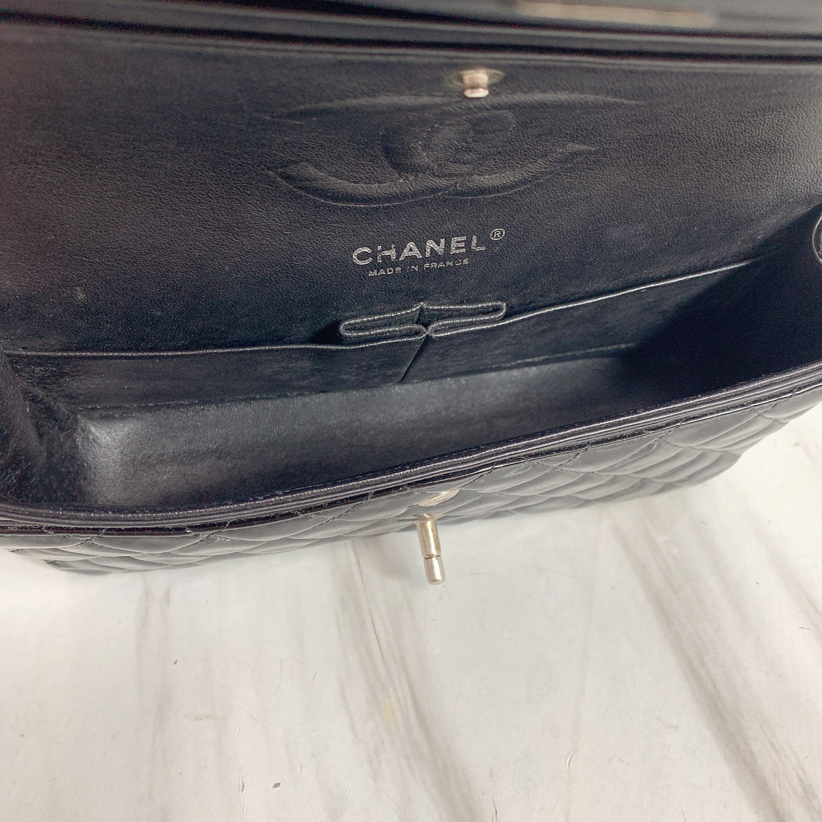 Chanel - Classic Flap Medium - Patent leather - Black - (medium)
