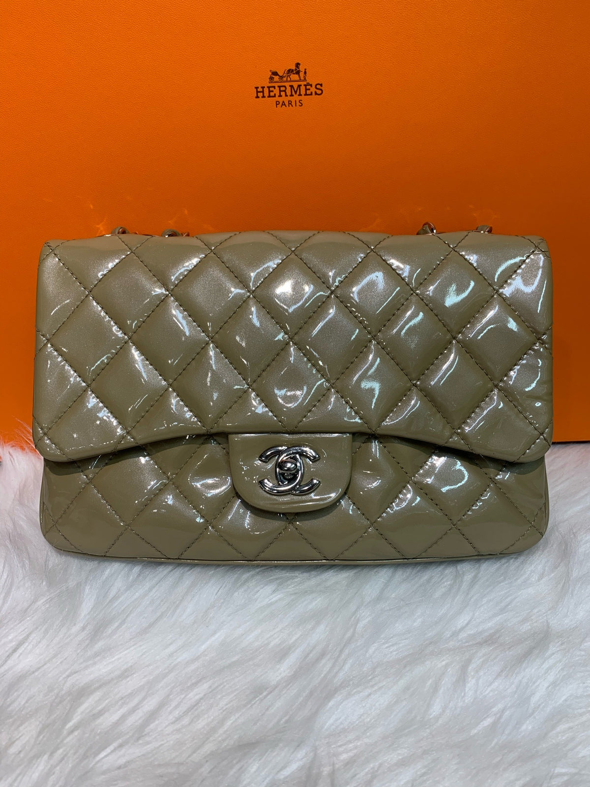 Chanel - Classic Flap Medium - Patent leather - Brown - (medium)