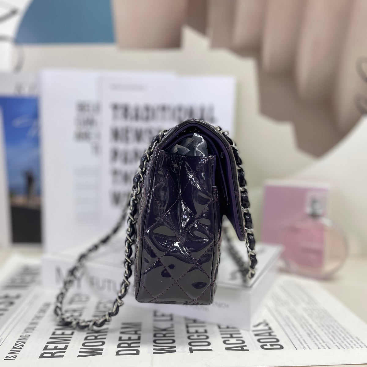 Chanel - Classic Flap Medium - Patent leather - Purple - (Medium)