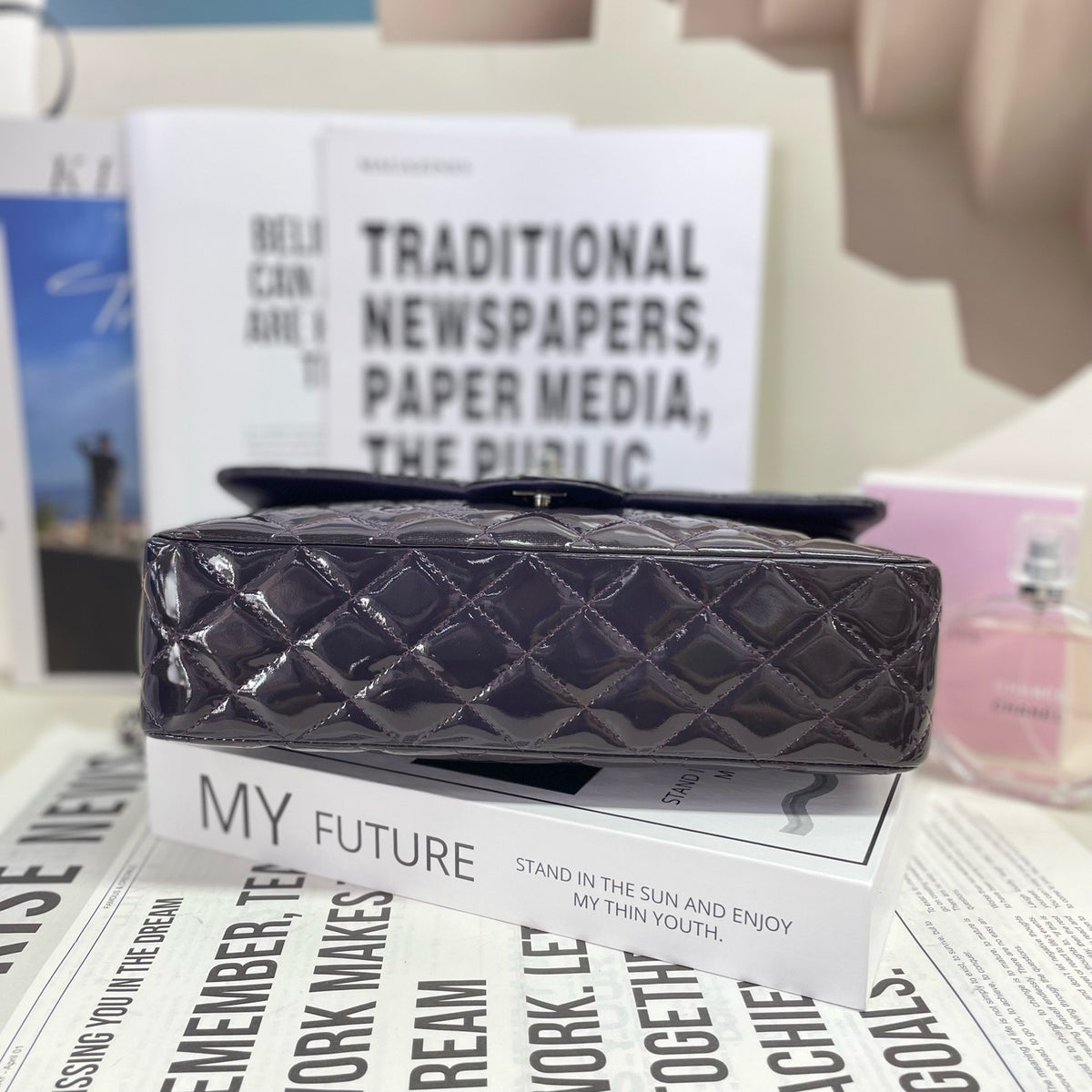 Chanel - Classic Flap Medium - Patent leather - Purple - (Medium)
