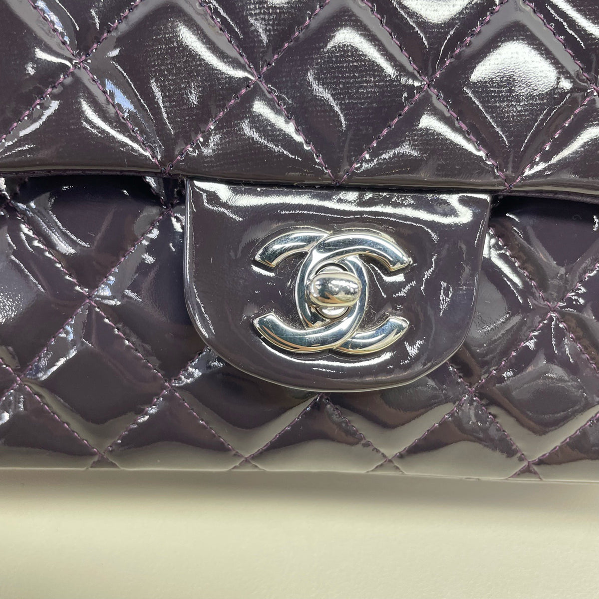 Chanel - Classic Flap Medium - Patent leather - Purple - (Medium)