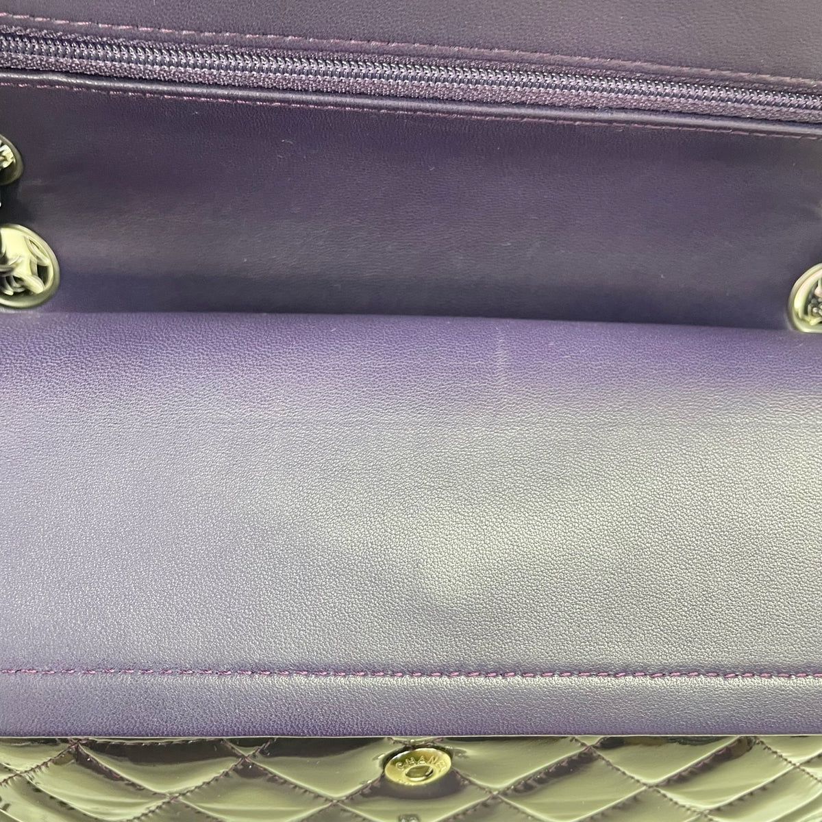 Chanel - Classic Flap Medium - Patent leather - Purple - (Medium)