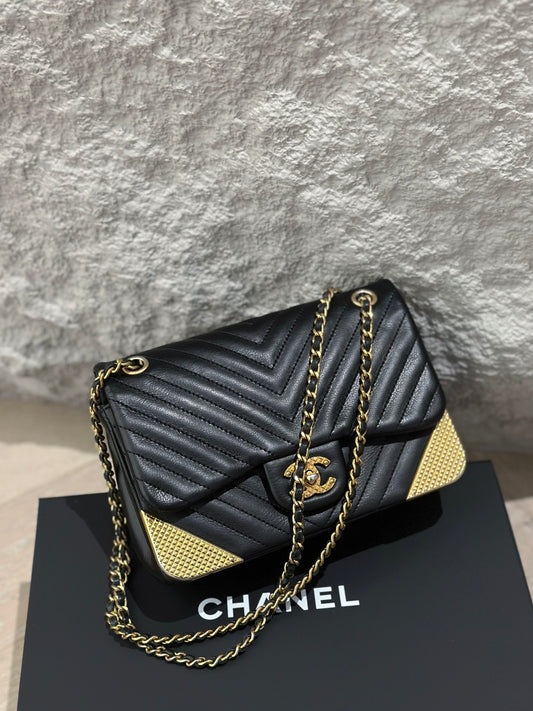 Chanel - Classic Flap Mini - Leather - Black - (mini)