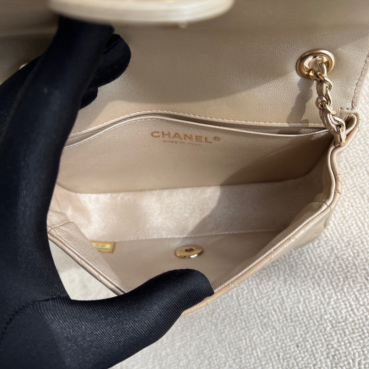 Chanel - Classic Flap Mini - Leather - Gold - (mini)