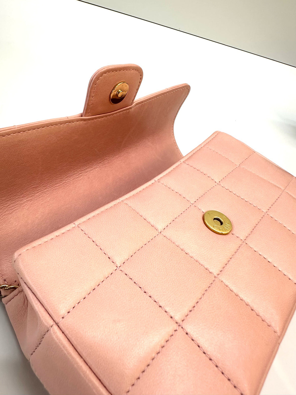 Chanel - Classic Flap Mini - Leather - Pink - (mini)