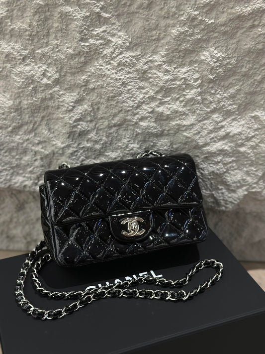 Chanel - Classic Flap Mini - Patent leather - Black - (mini)