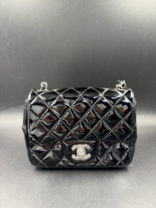Chanel - Classic Flap Mini - Patent leather - Black - (mini)