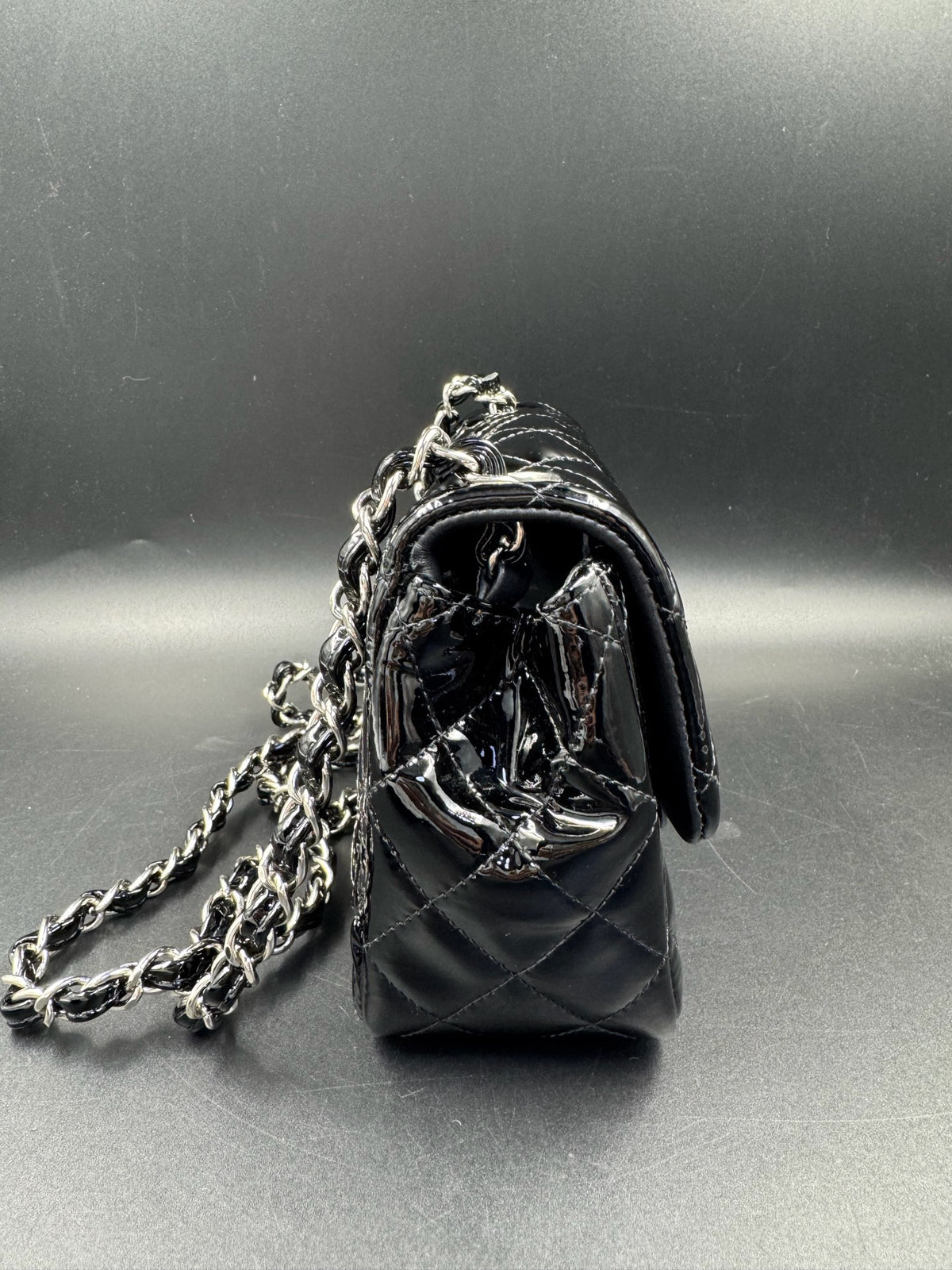 Chanel - Classic Flap Mini - Patent leather - Black - (mini)