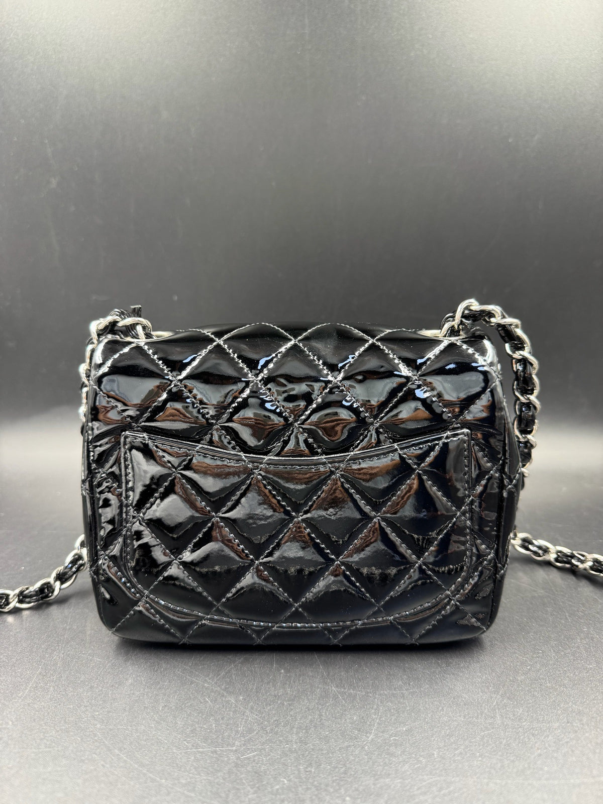 Chanel - Classic Flap Mini - Patent leather - Black - (mini)