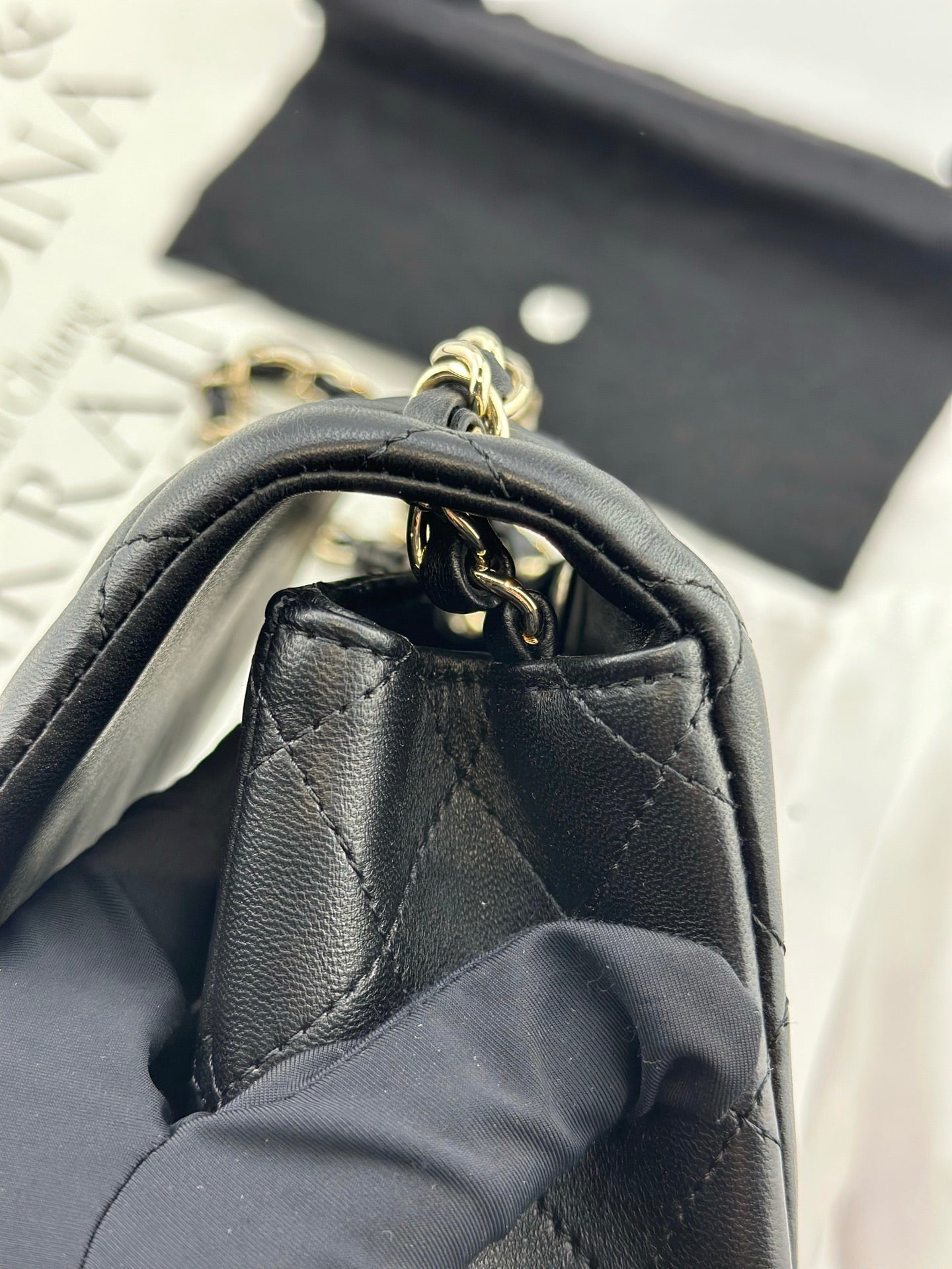 Chanel - Classic Flap Mini (Rectangular) - Lambskin leather - Black - (mini)