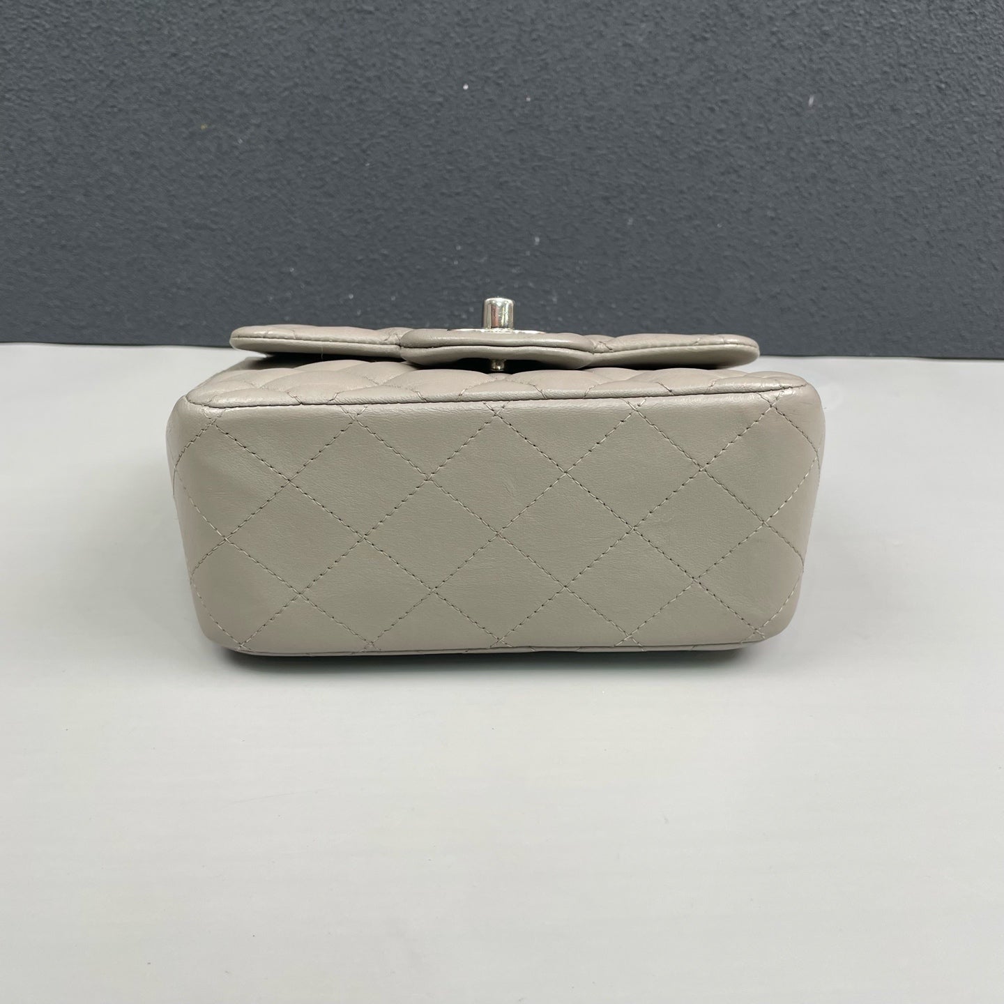 Chanel - Classic Flap Mini (Rectangular) - Lambskin leather - Grey - (mini)