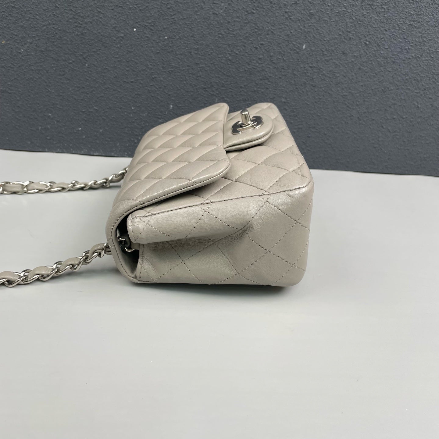 Chanel - Classic Flap Mini (Rectangular) - Lambskin leather - Grey - (mini)