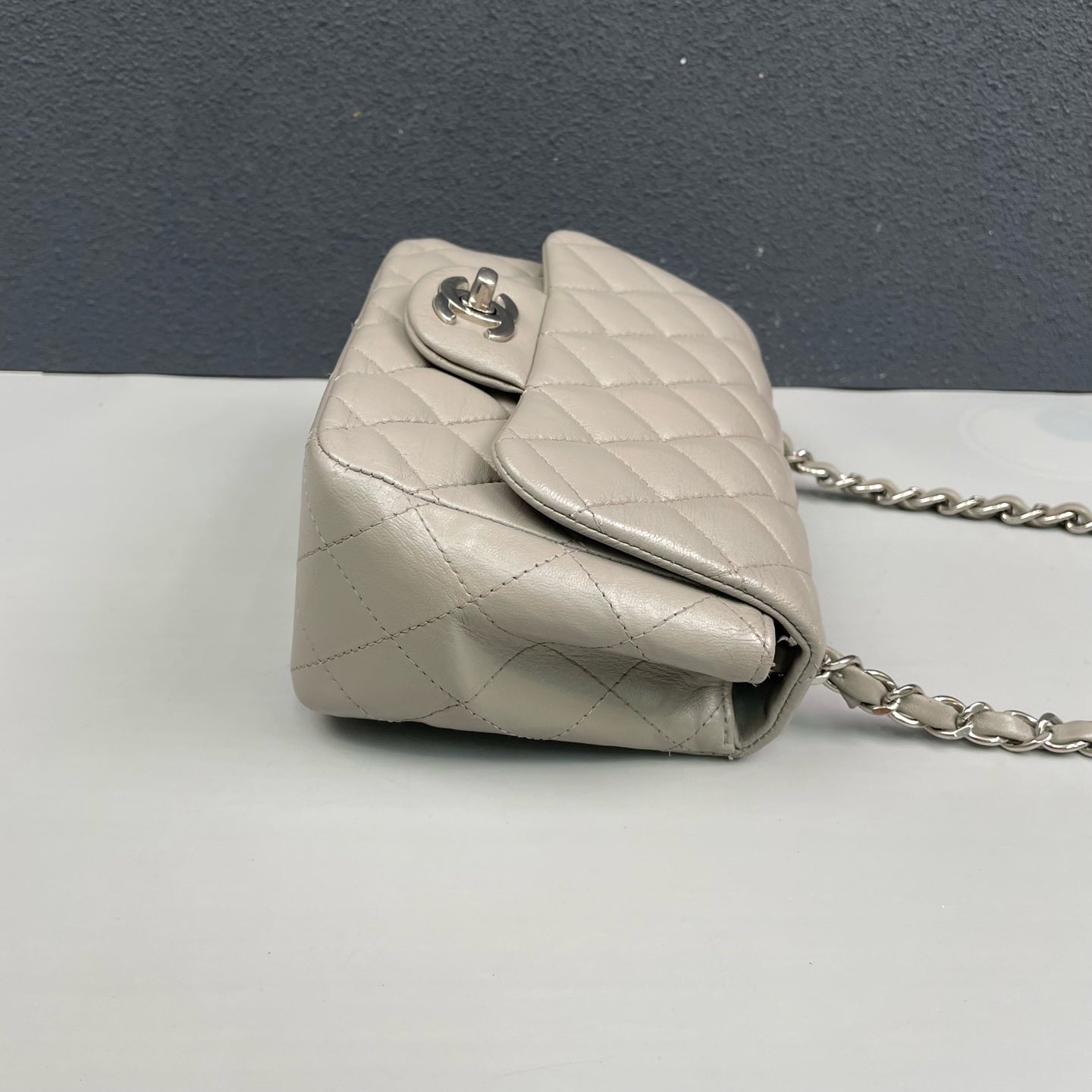 Chanel - Classic Flap Mini (Rectangular) - Lambskin leather - Grey - (mini)