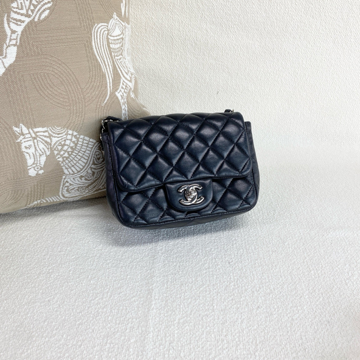 Chanel - Classic Flap Mini Square - Leather - Black - (mini)