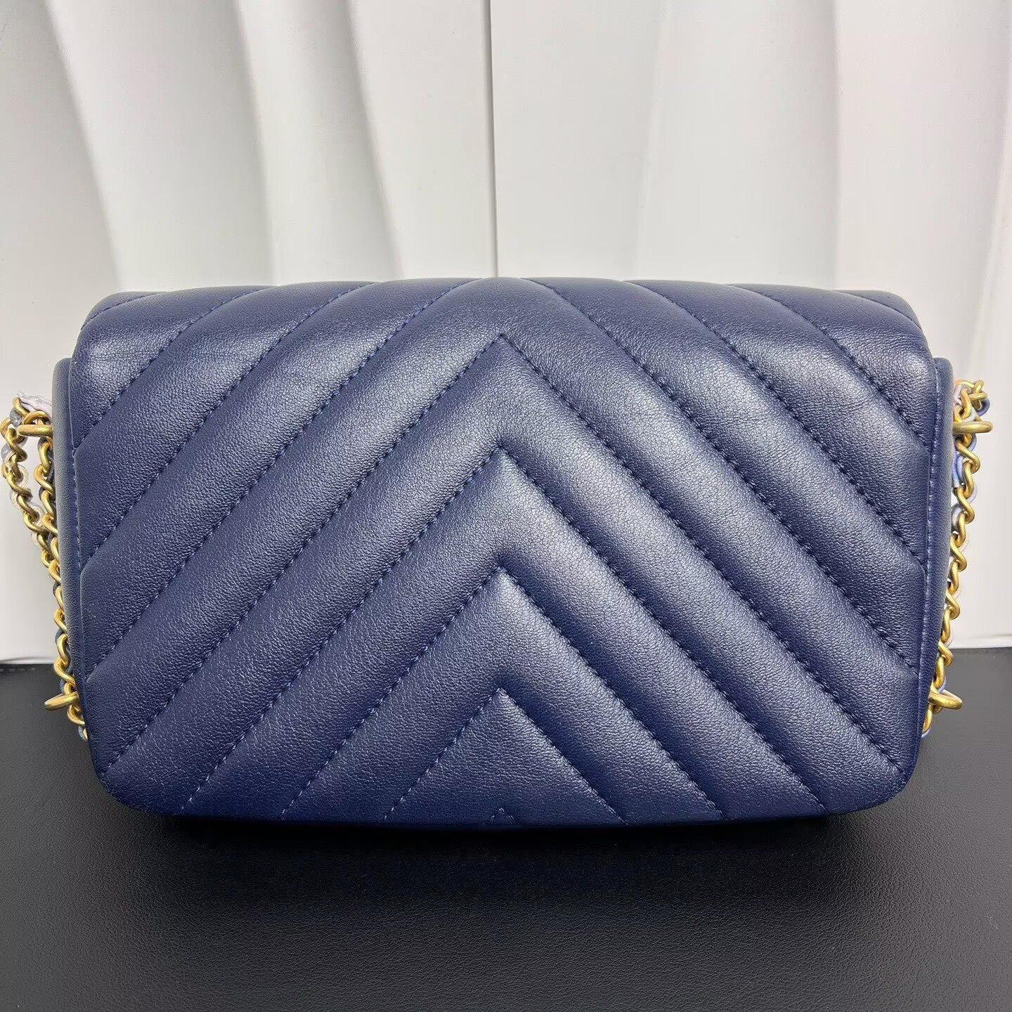 Chanel - Classic Flap Mini (V-Quilted) - Lambskin leather - Electric Blue with Gold-Tone Hardware - (mini)