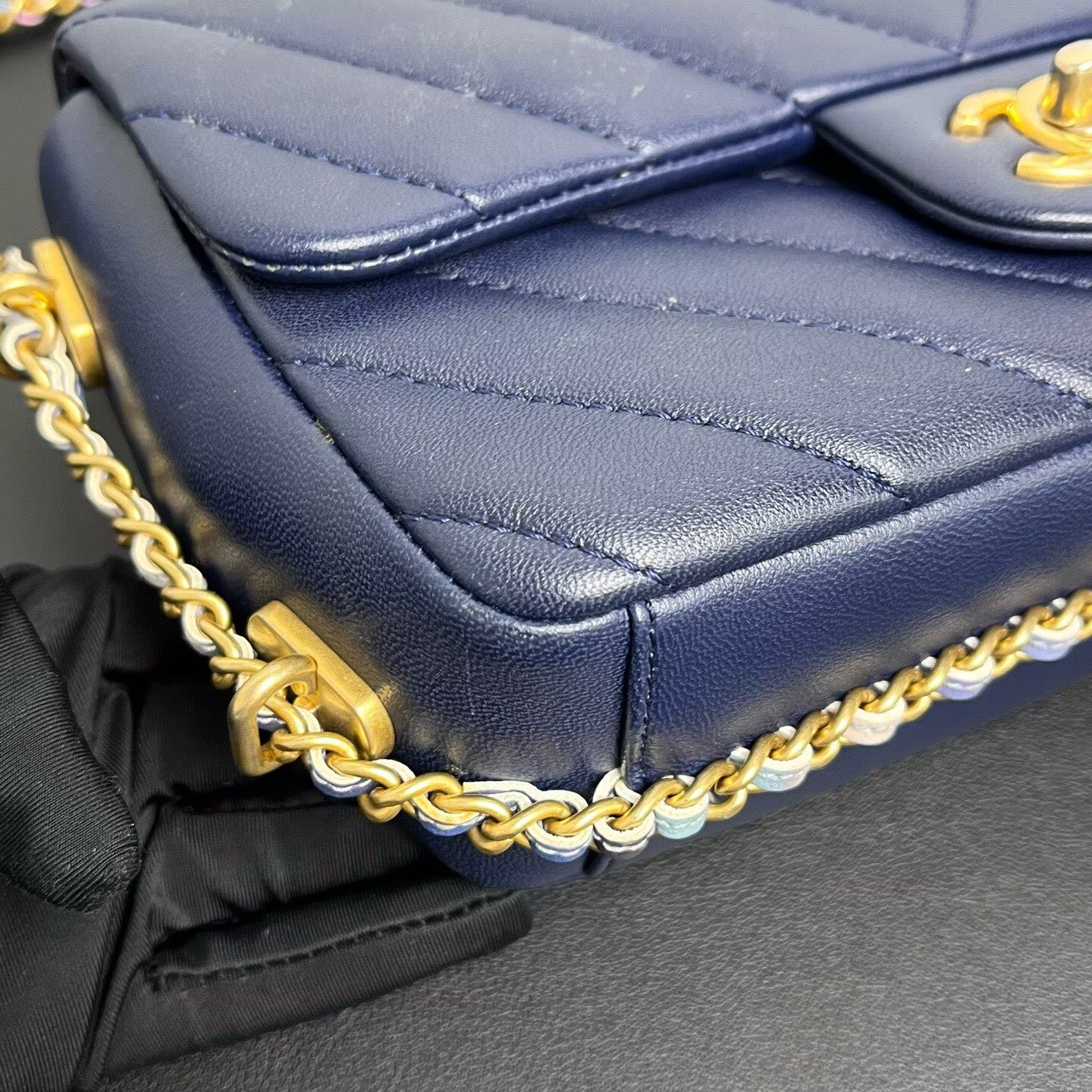 Chanel - Classic Flap Mini (V-Quilted) - Lambskin leather - Electric Blue with Gold-Tone Hardware - (mini)