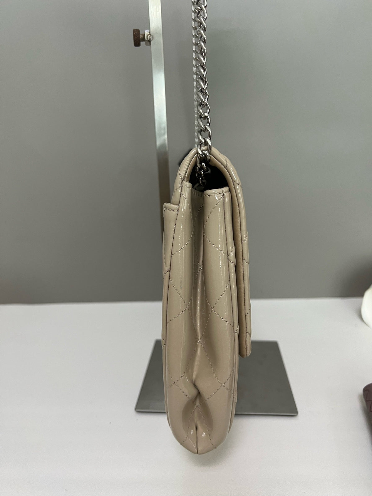 Chanel - Classic Flap - Patent leather - Beige - (Other)