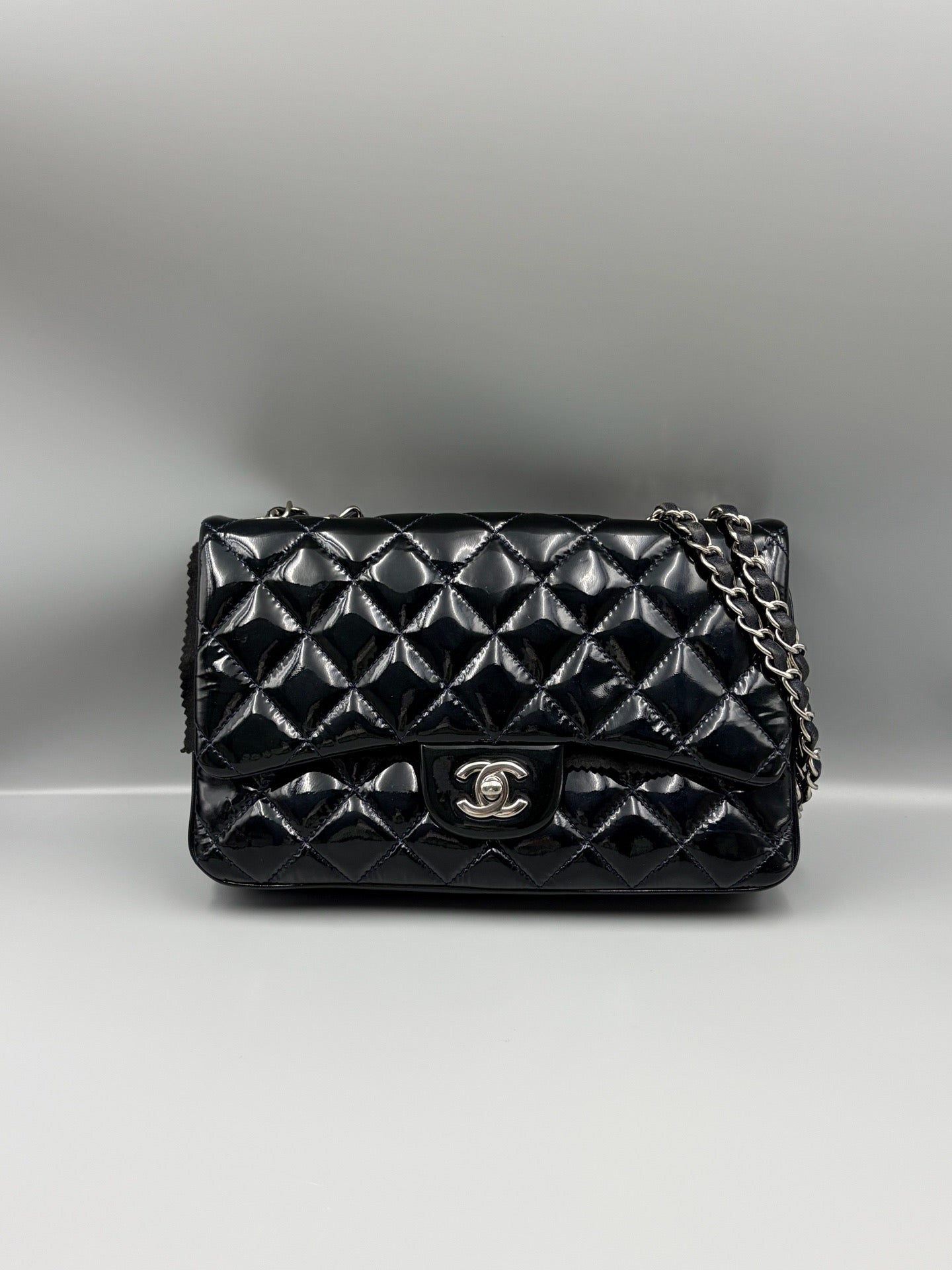 Chanel - Classic Flap - Patent leather - Black - (medium)