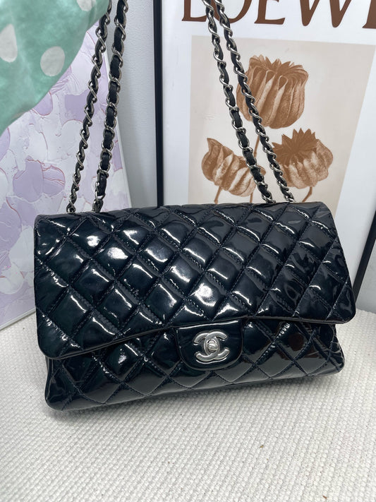 Chanel - Classic Flap - Patent leather - Black - (medium)