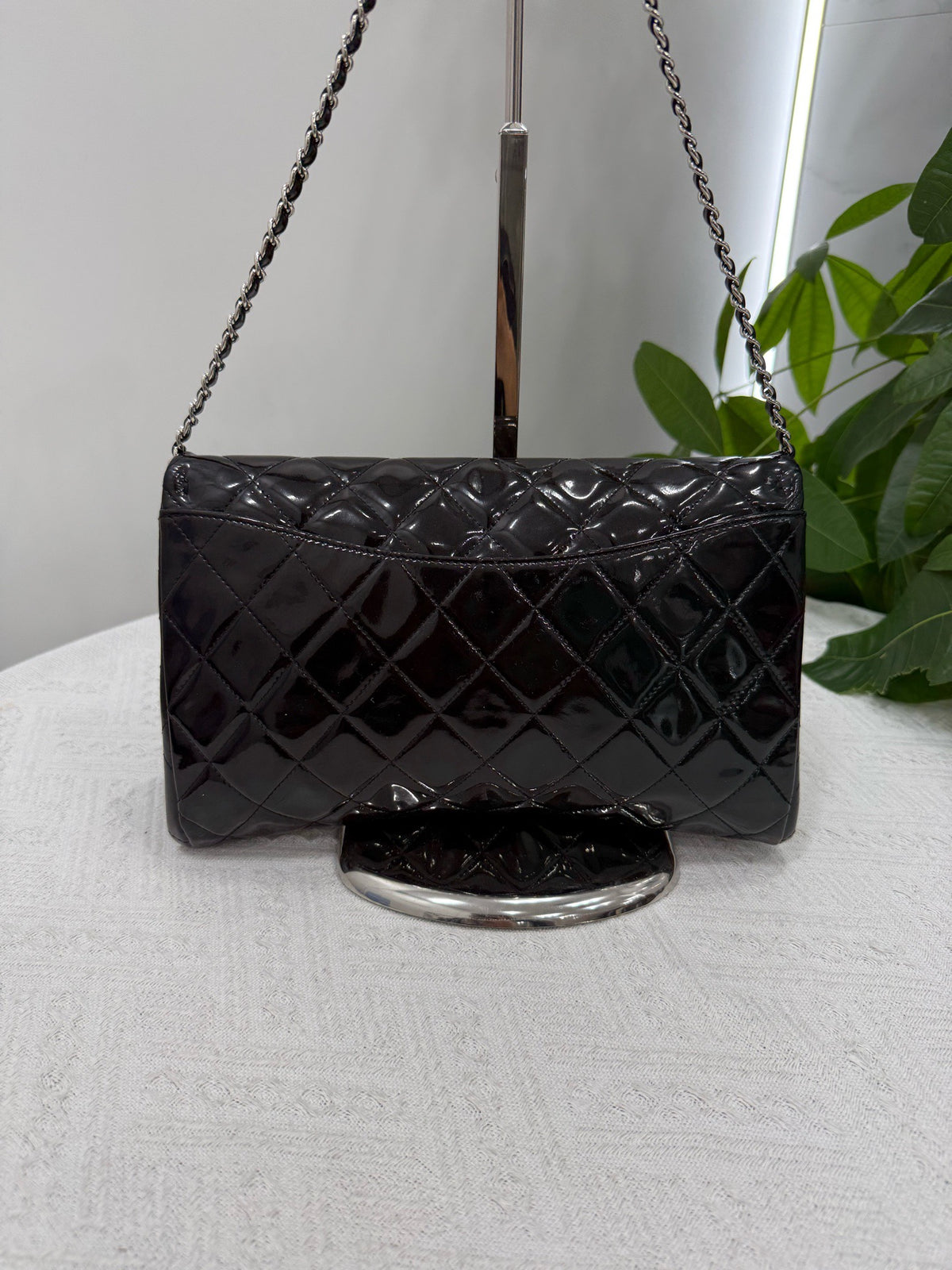 Chanel - Classic Flap - Patent leather - Black - (medium)