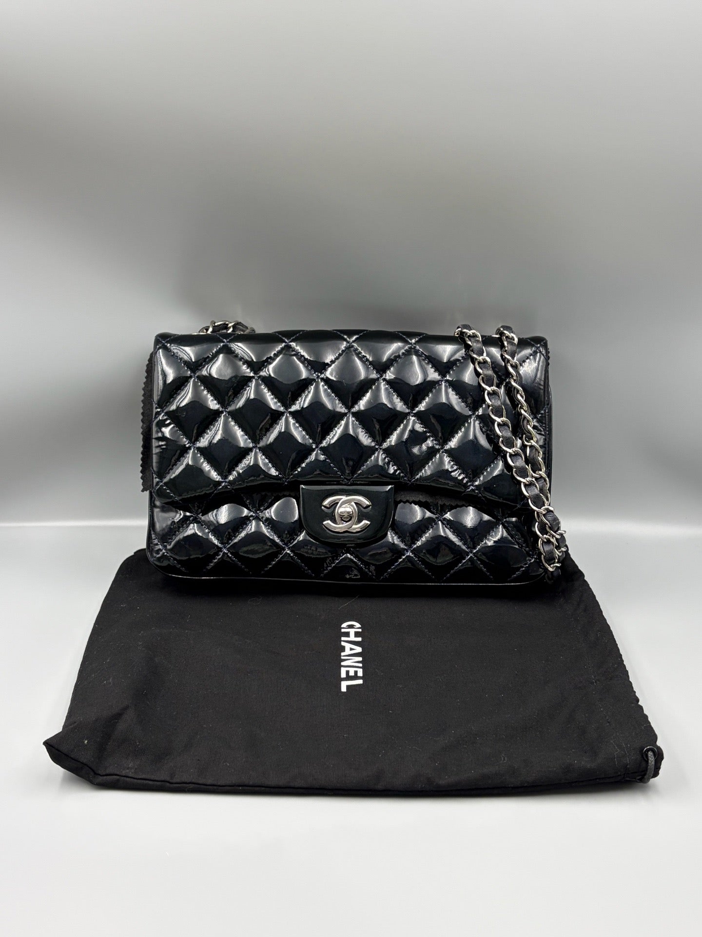 Chanel - Classic Flap - Patent leather - Black - (medium)