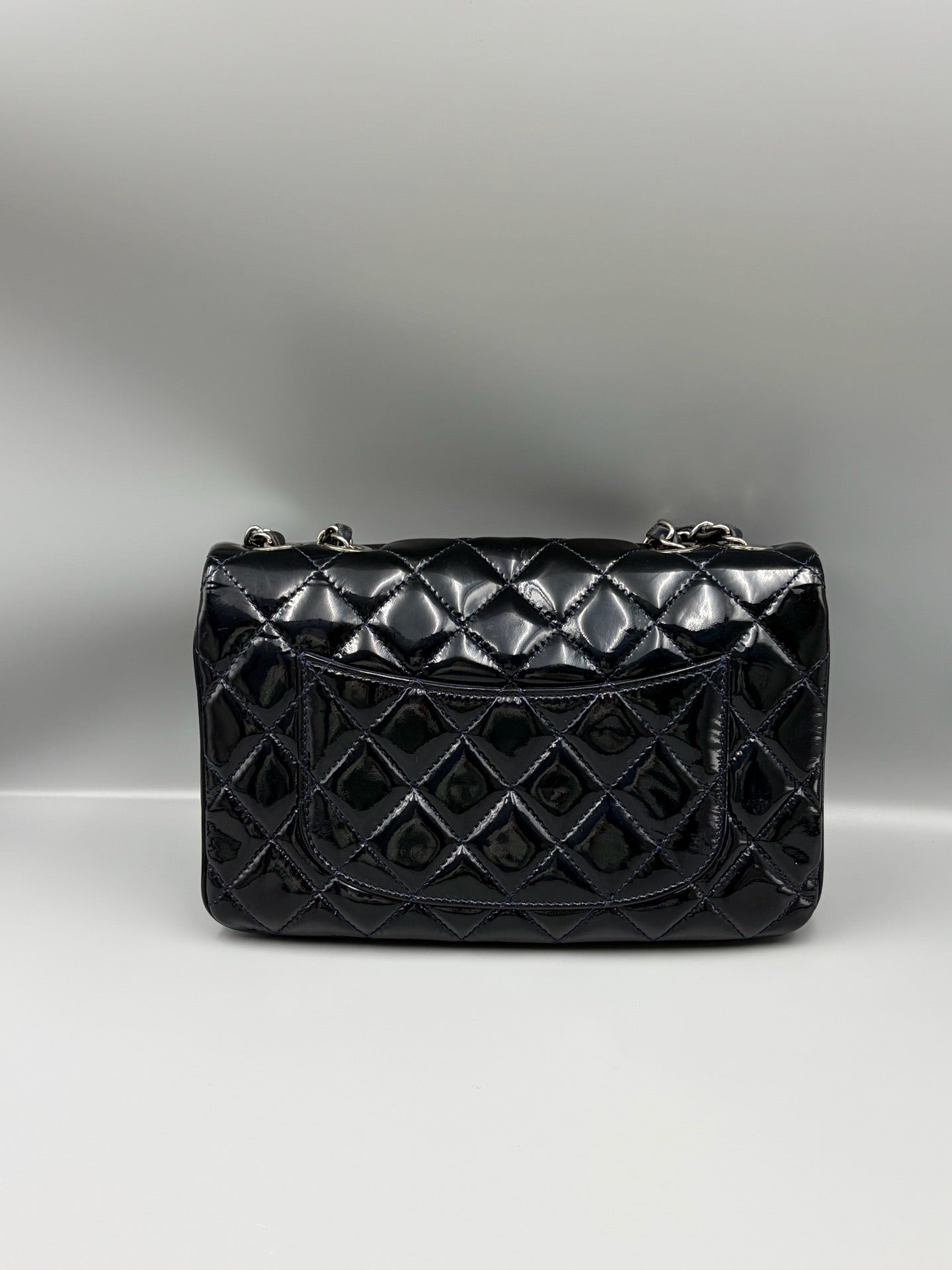 Chanel - Classic Flap - Patent leather - Black - (medium)