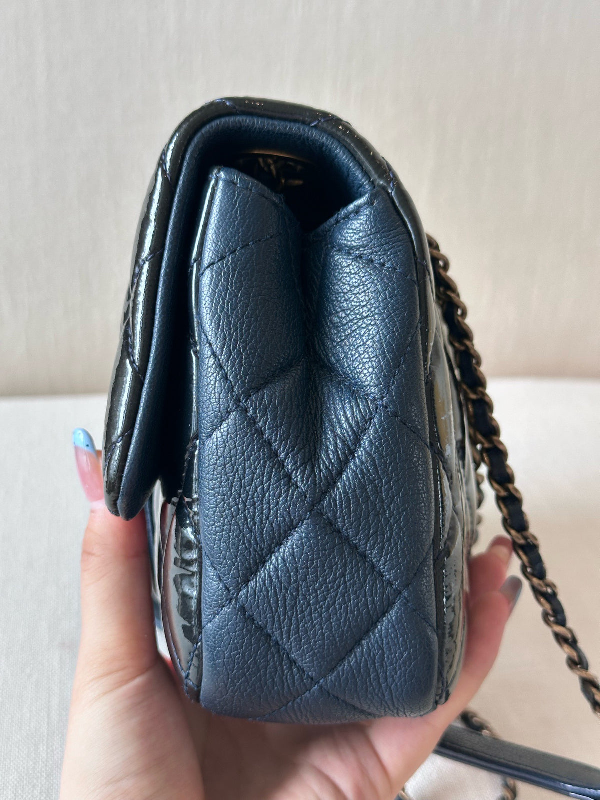Chanel - Classic Flap - Patent leather - Black - (medium)