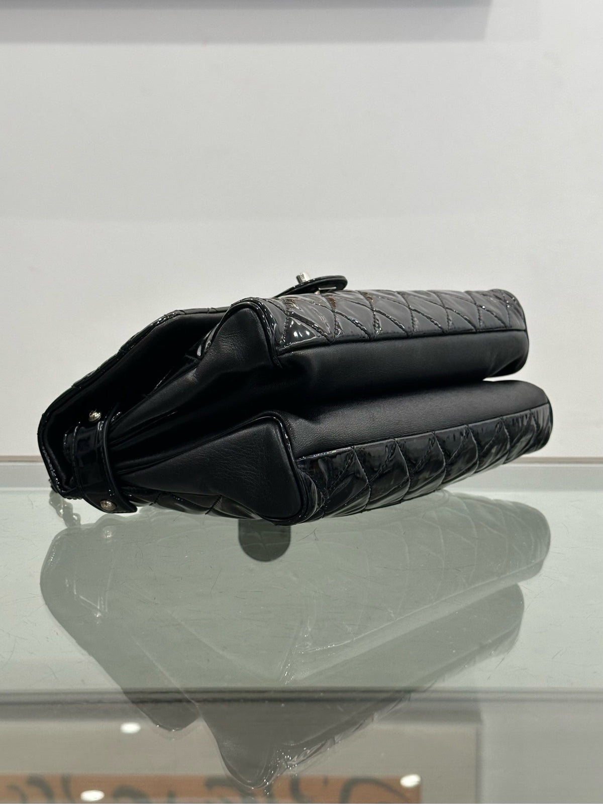 Chanel - Classic Flap - Patent leather - Black - (medium)