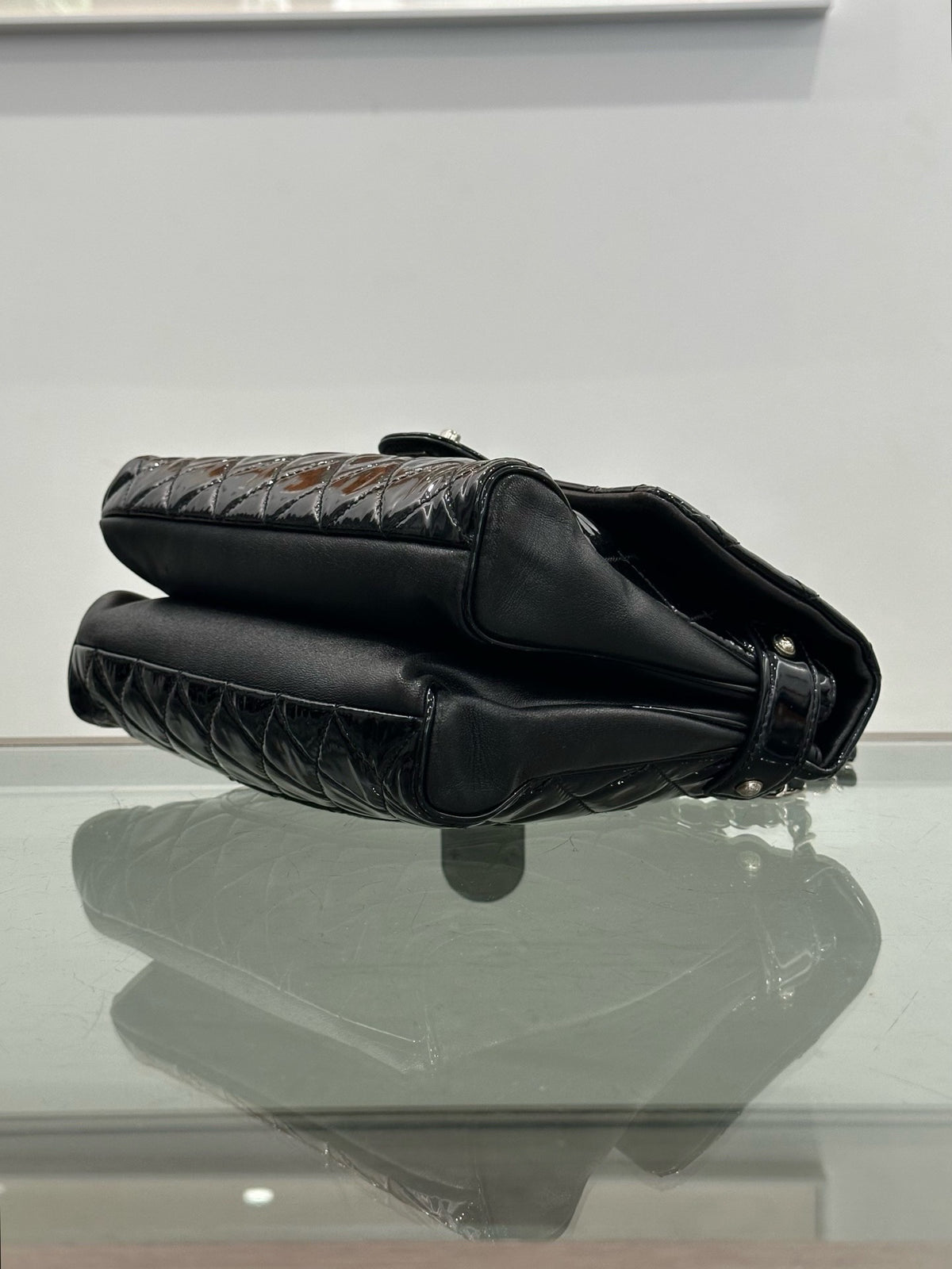 Chanel - Classic Flap - Patent leather - Black - (medium)