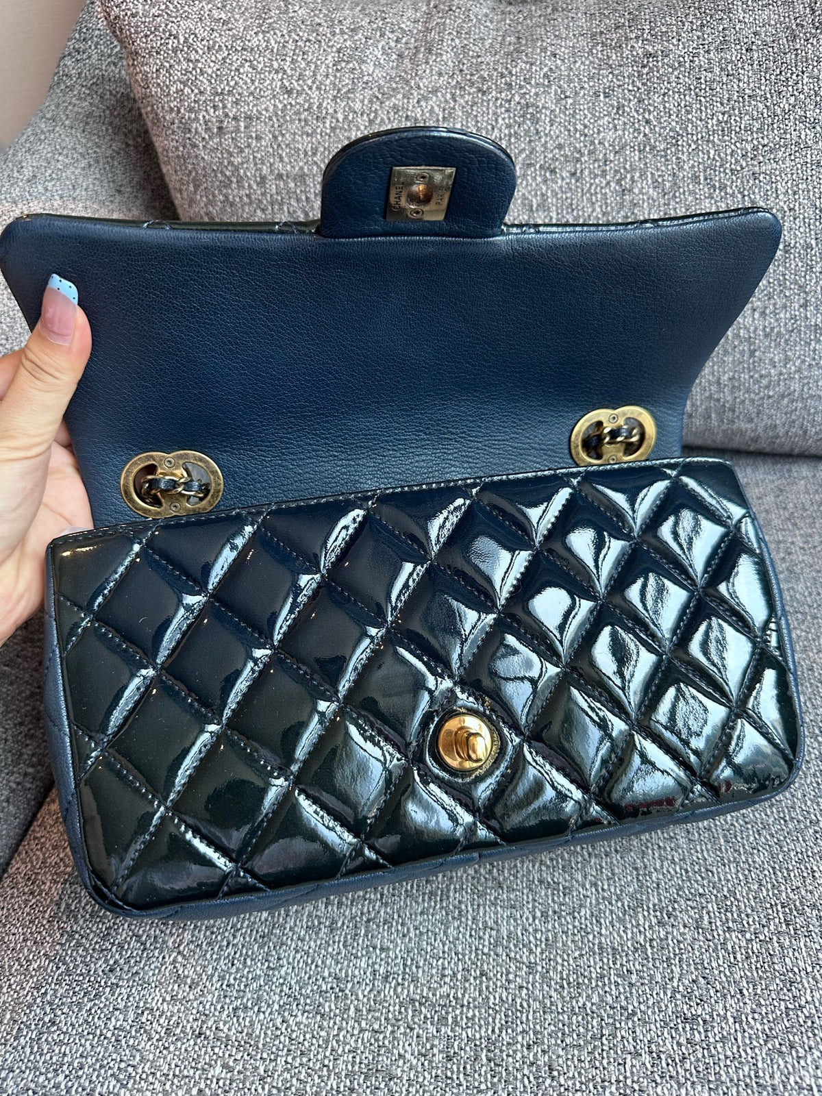 Chanel - Classic Flap - Patent leather - Black - (medium)