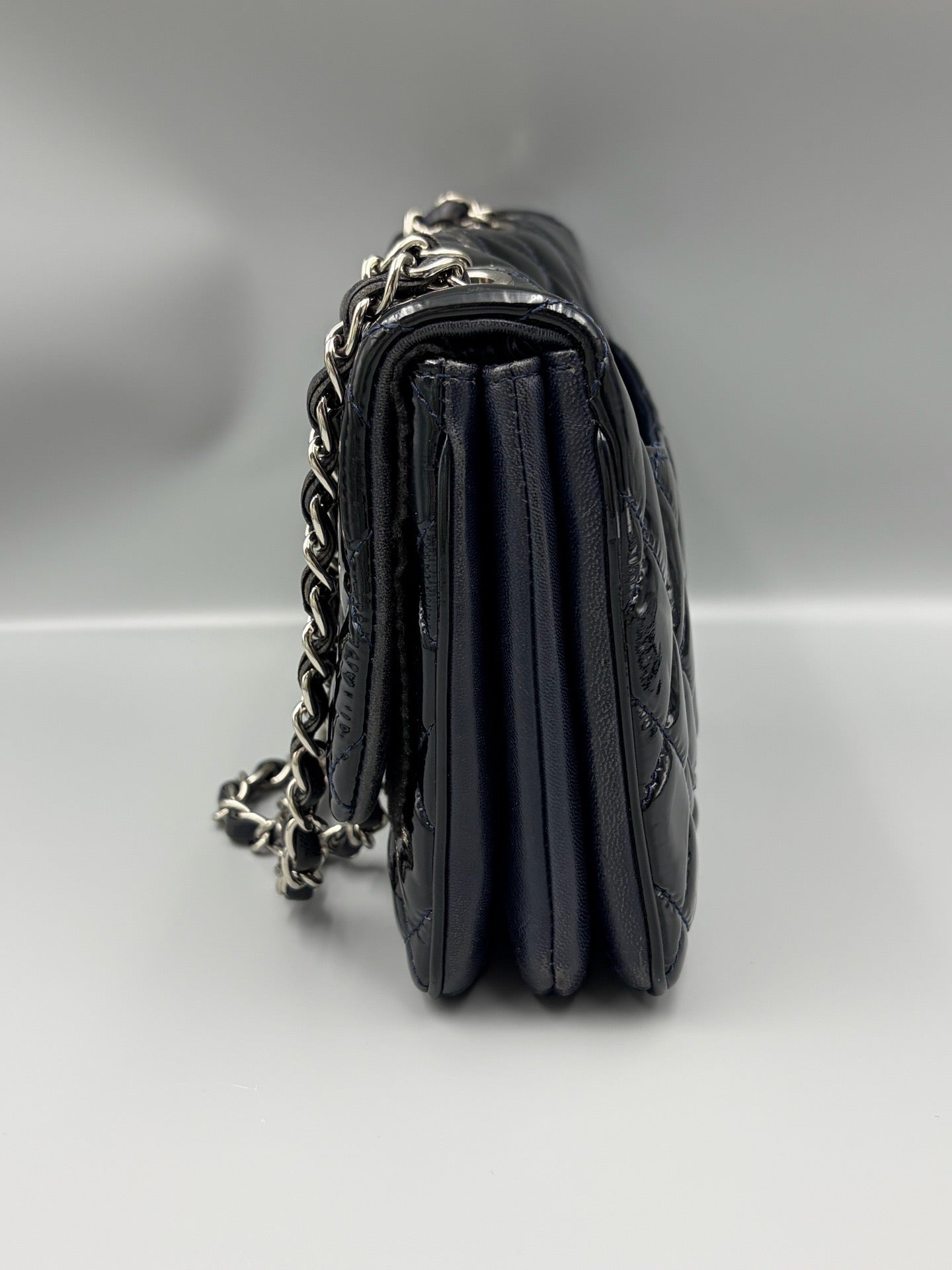 Chanel - Classic Flap - Patent leather - Black - (medium)