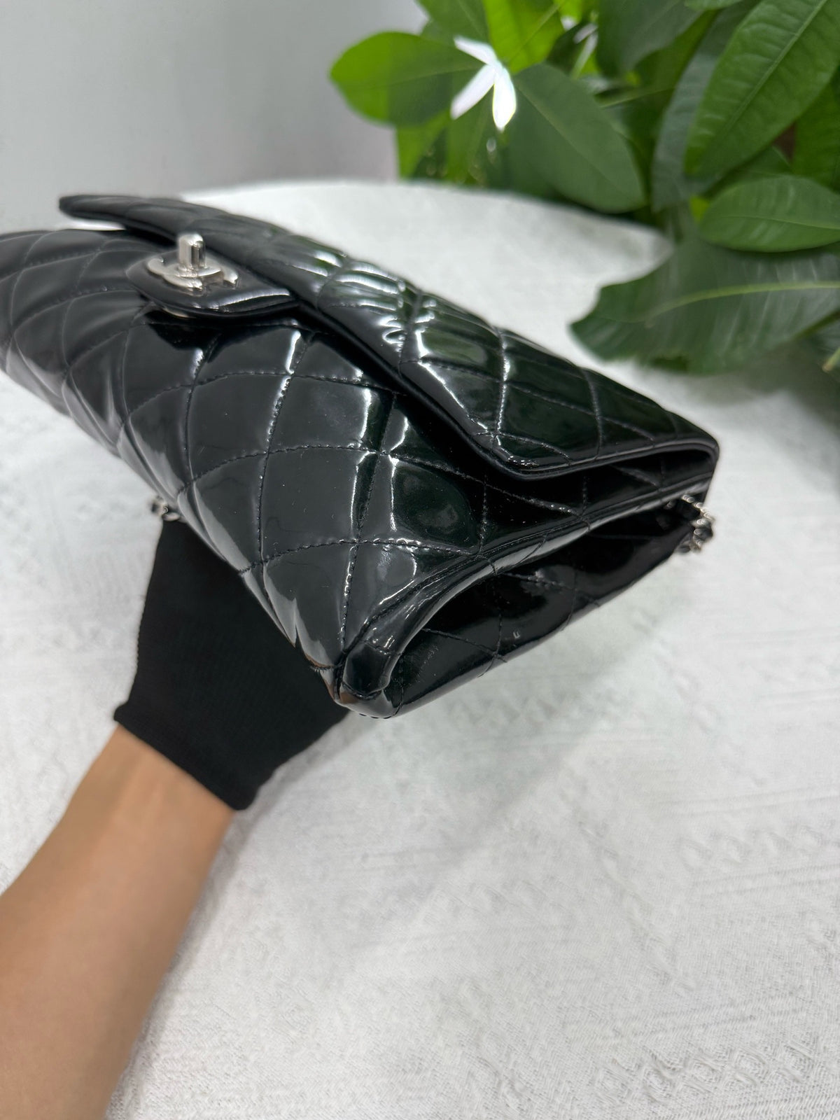 Chanel - Classic Flap - Patent leather - Black - (medium)