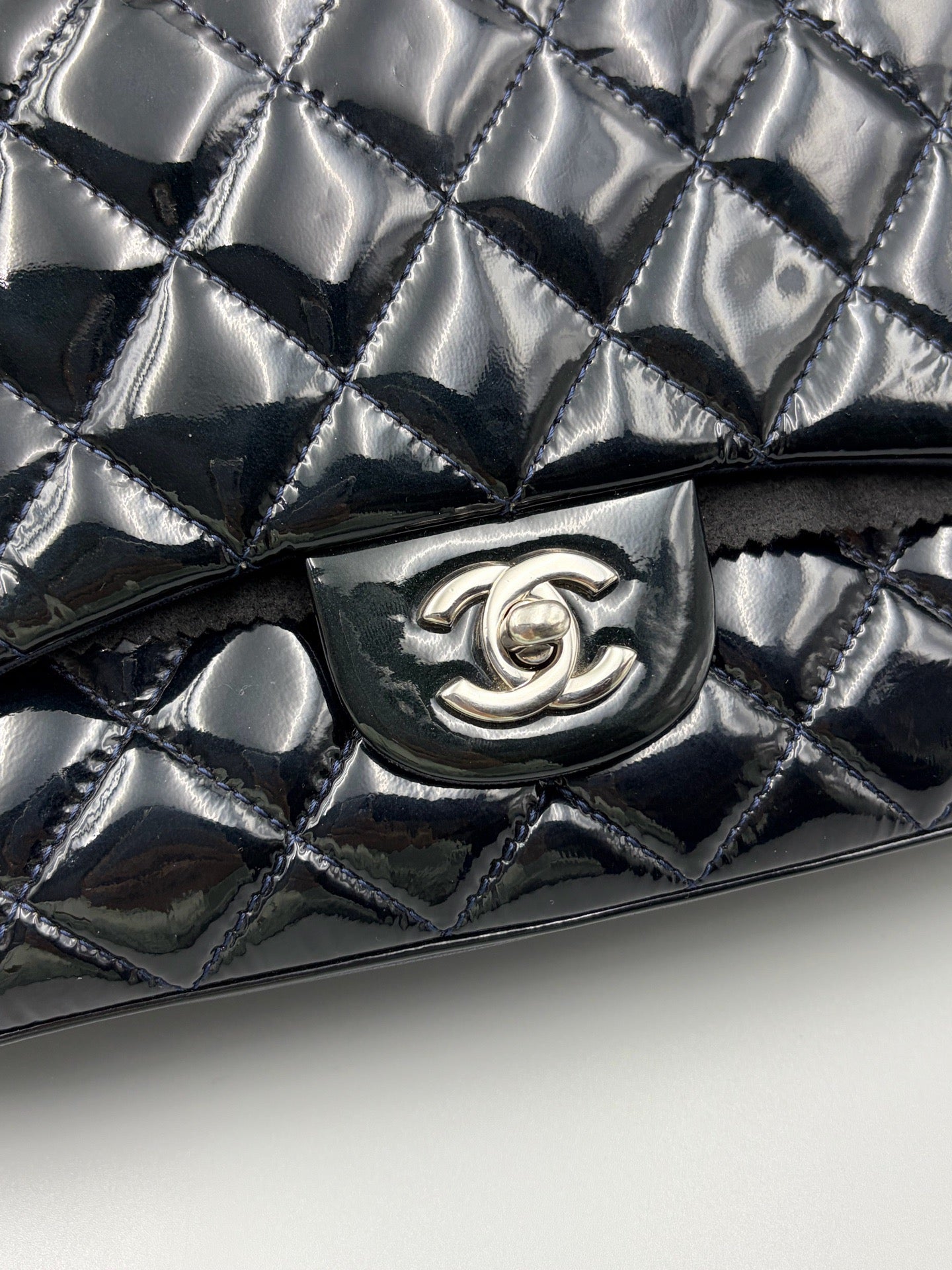 Chanel - Classic Flap - Patent leather - Black - (medium)