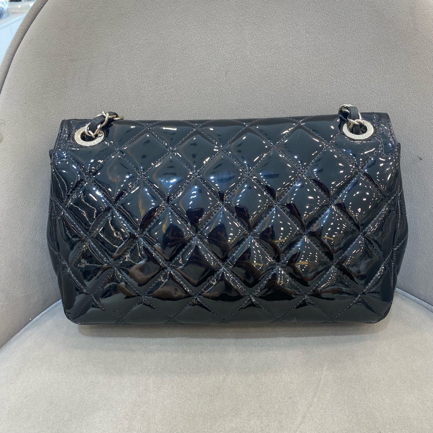 Chanel - Classic Flap - Patent leather - Black - (medium)