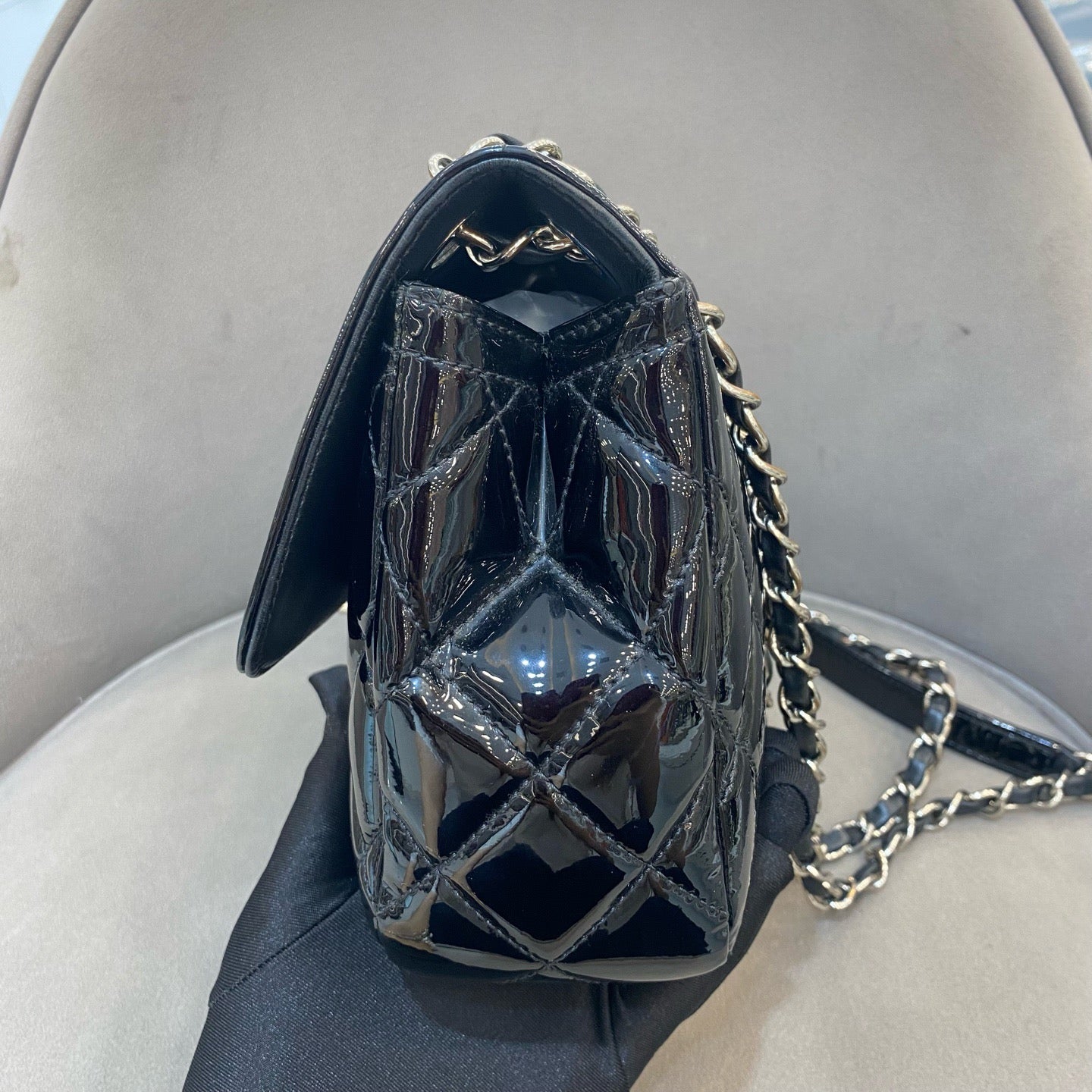 Chanel - Classic Flap - Patent leather - Black - (medium)