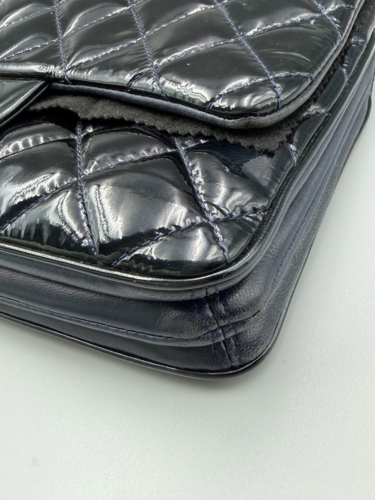 Chanel - Classic Flap - Patent leather - Black - (medium)