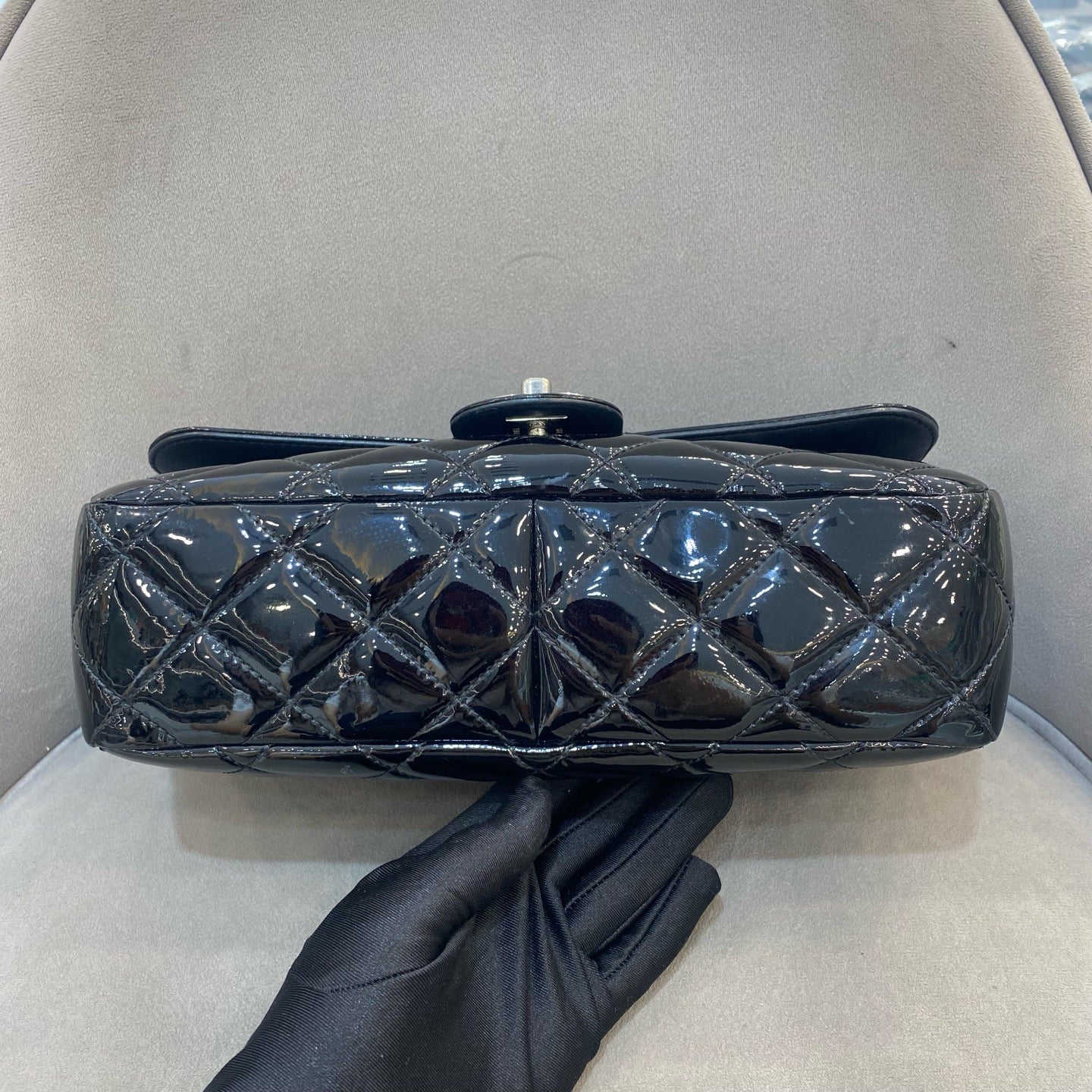 Chanel - Classic Flap - Patent leather - Black - (medium)