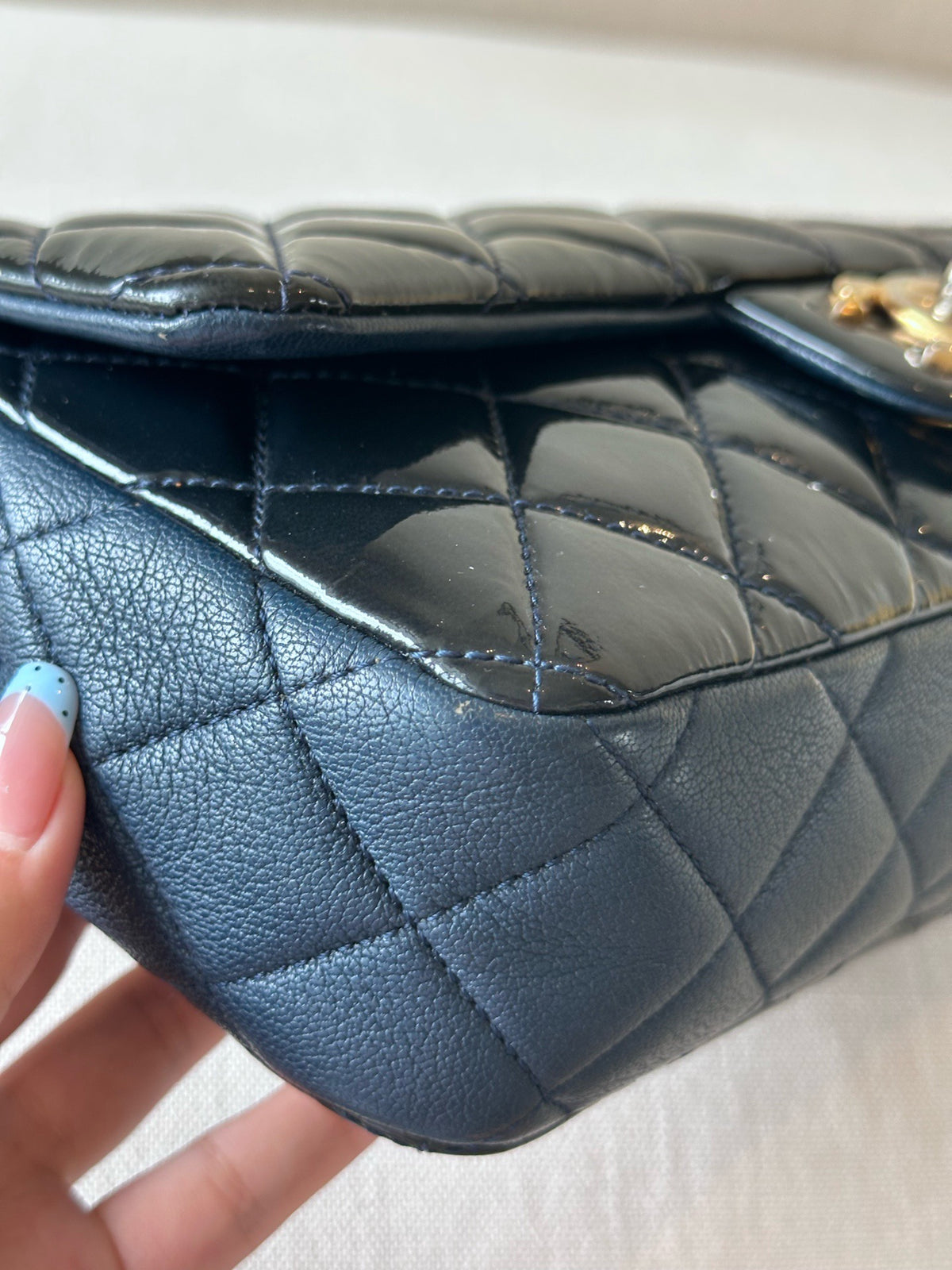 Chanel - Classic Flap - Patent leather - Black - (medium)
