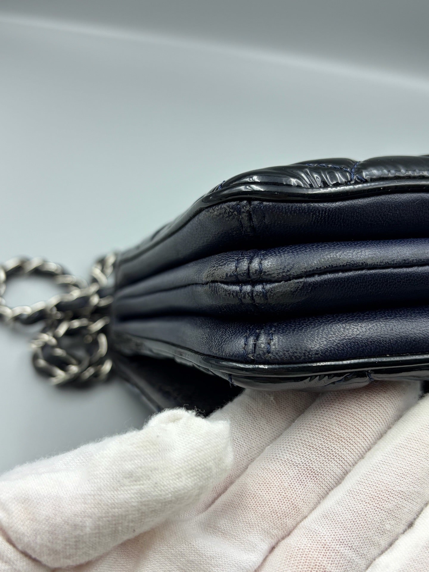 Chanel - Classic Flap - Patent leather - Black - (medium)