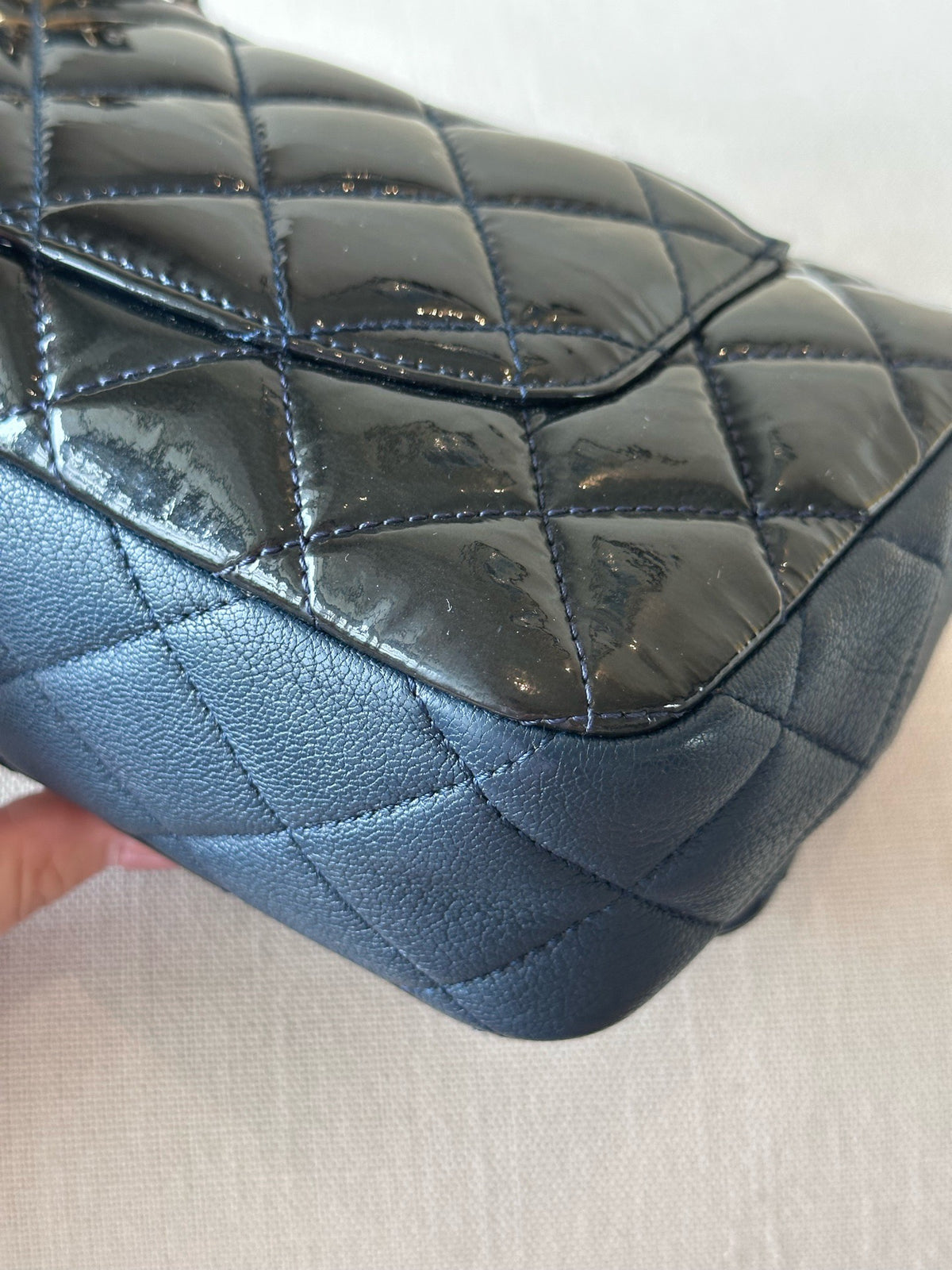 Chanel - Classic Flap - Patent leather - Black - (medium)