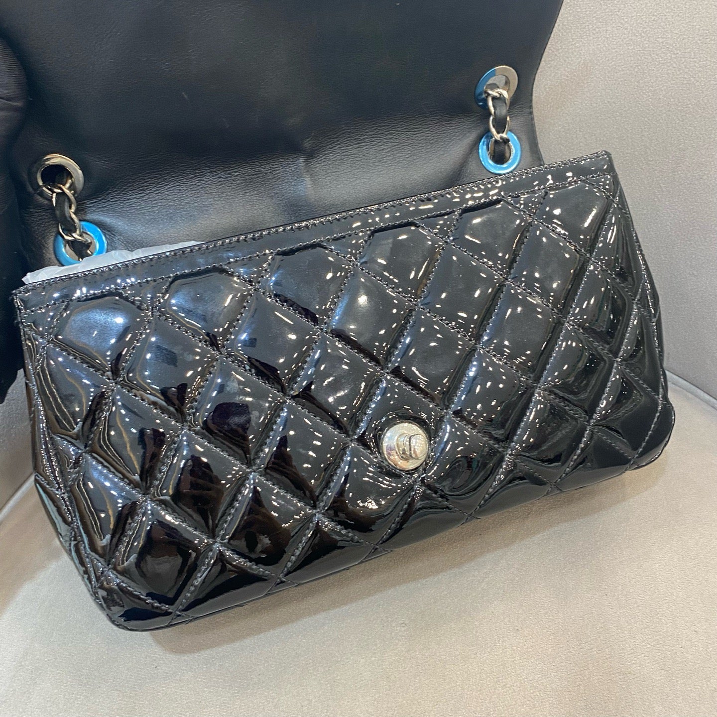 Chanel - Classic Flap - Patent leather - Black - (medium)
